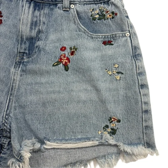 Indigo Rein Floral Embroidered High Waist Denim ShortsDistressed Size 11/29 - Picture 3 of 9